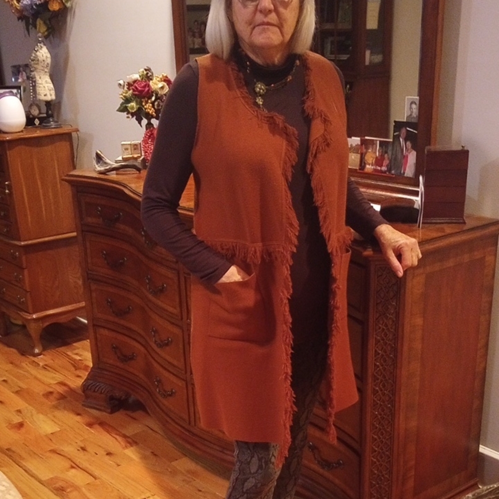 Women's Rust Sleeveless Sweater Vest - Picture 4 of 7
